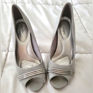 Gray pumps size 6.5